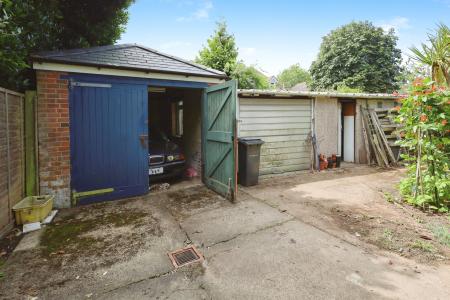 Garage & Workshops