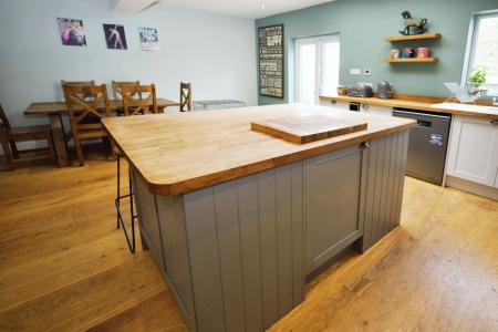 Kitchen/Dining Area