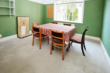 Bedroom 2/Dining Room