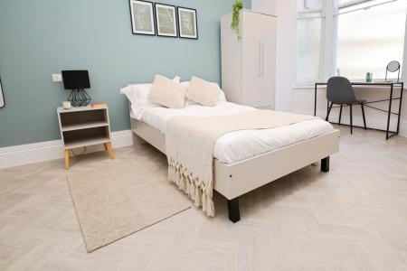 Bedroom (c)