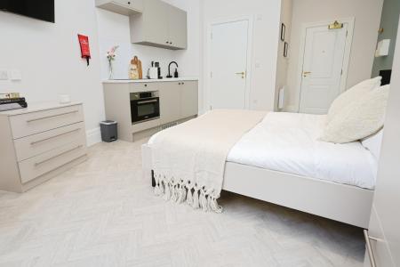 Bedroom (b)