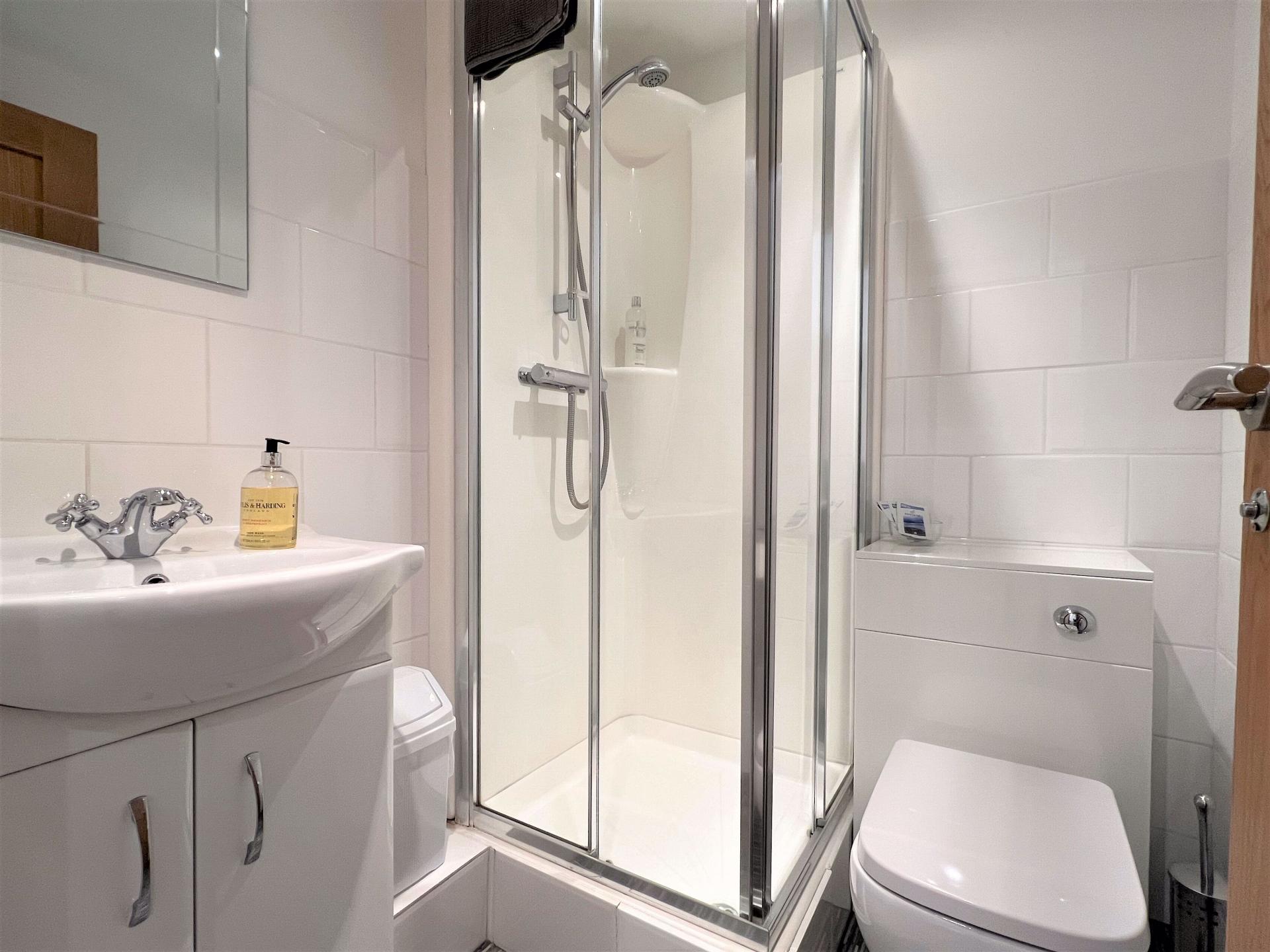 2 bedroom Ground Floor Flat for sale in Brotherton