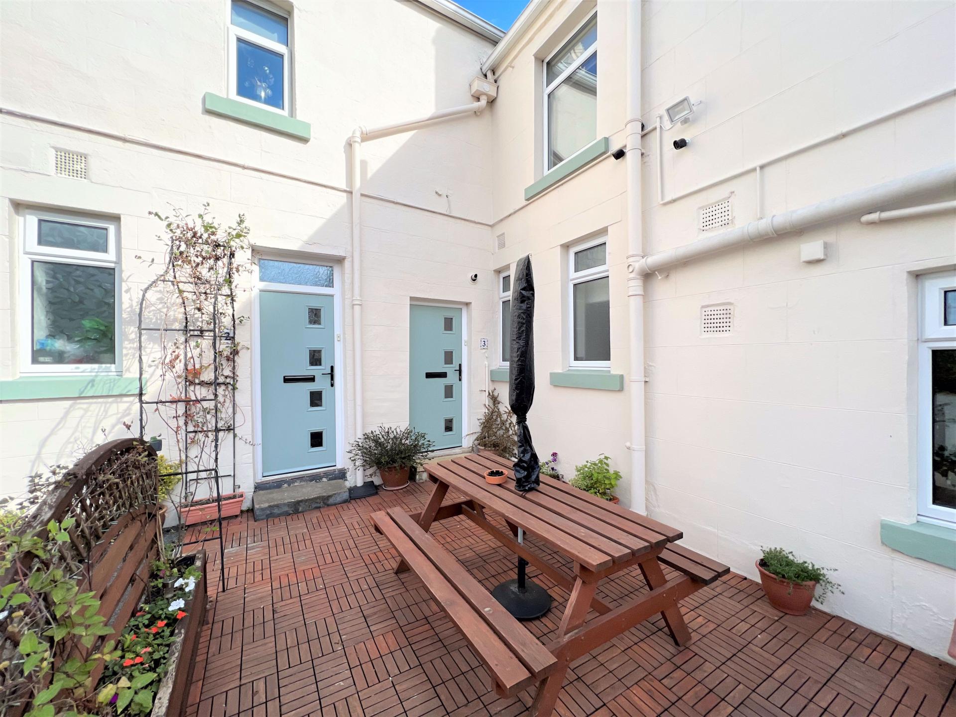 2 bedroom Ground Floor Flat for sale in Brotherton