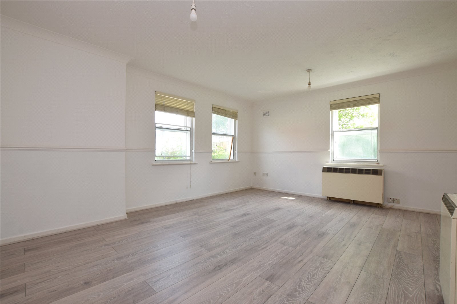 2 bedroom Apartment for rent in Romford