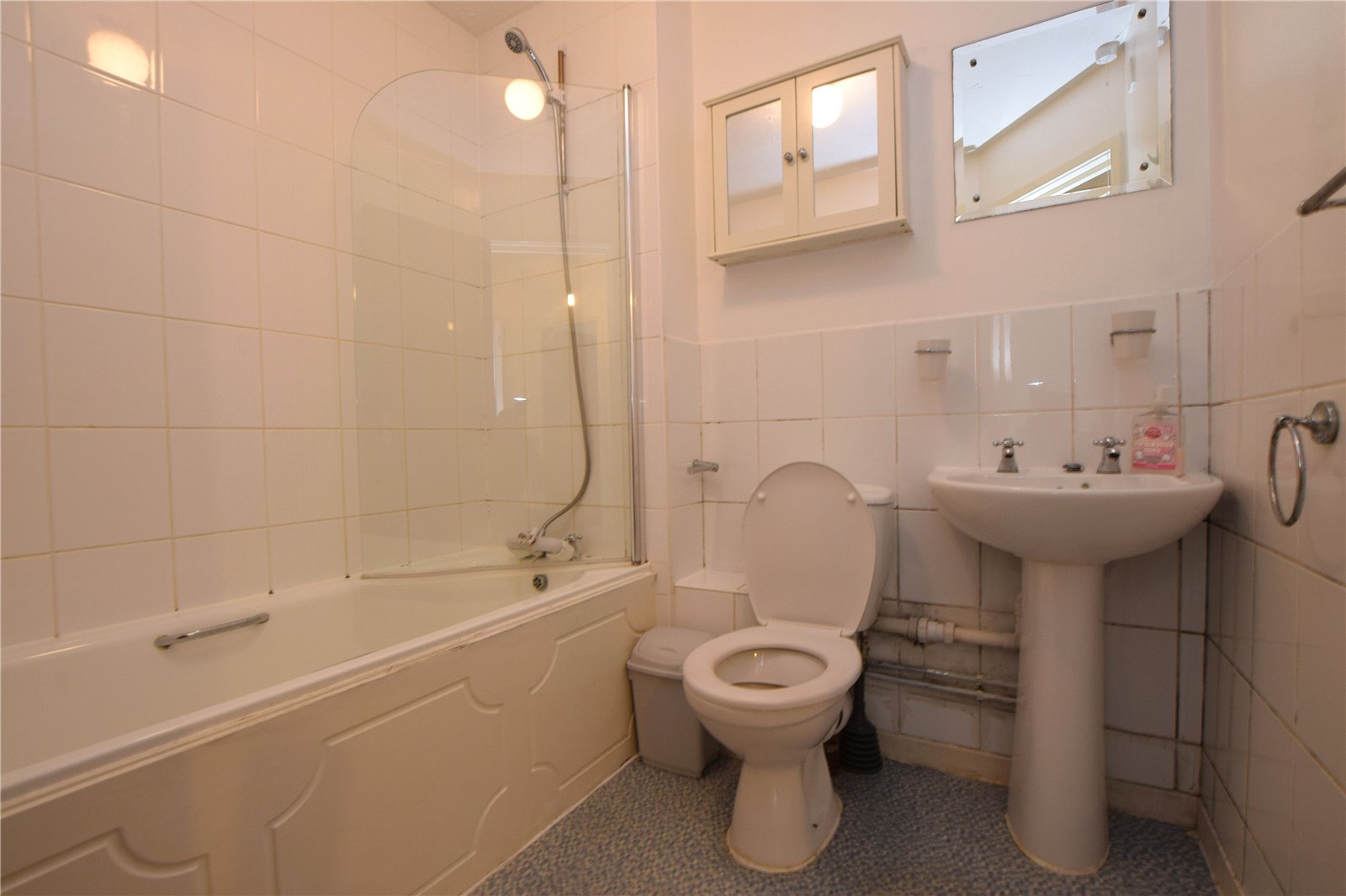 2 bedroom Apartment for rent in Romford