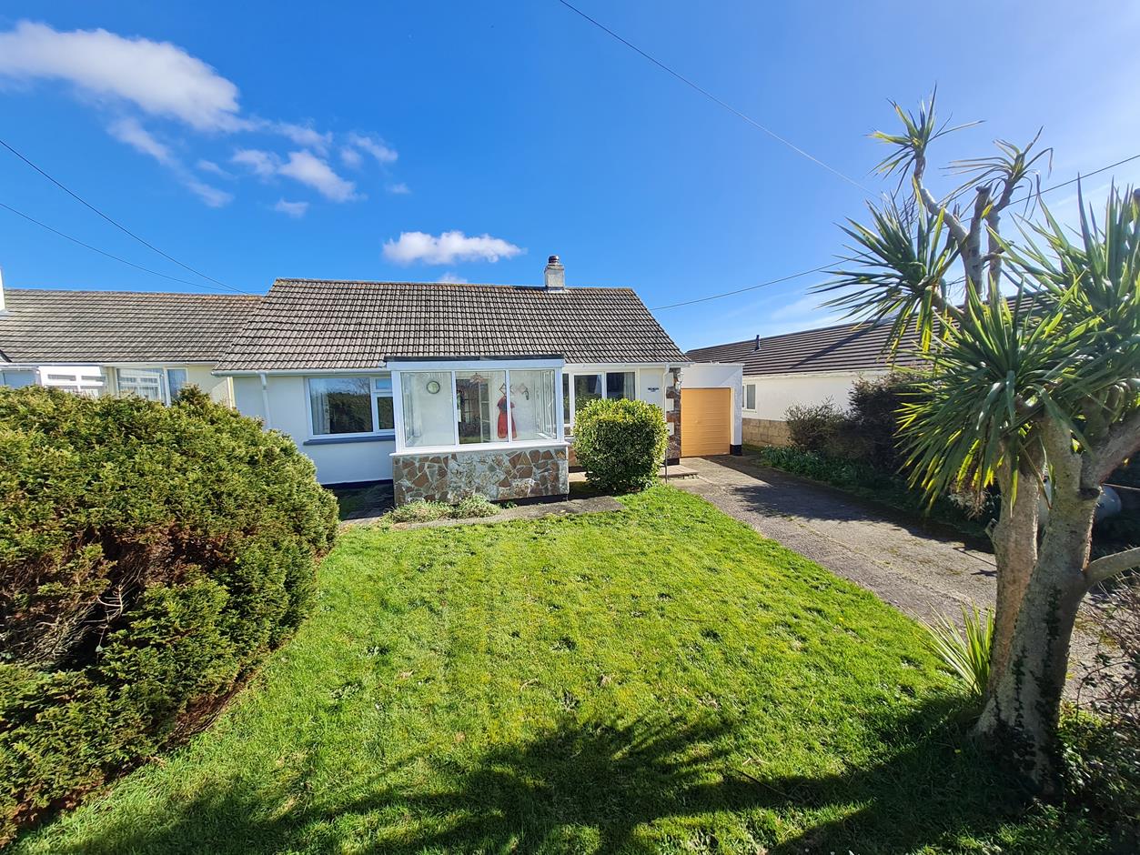 2 bedroom Detached Bungalow for sale in Cury