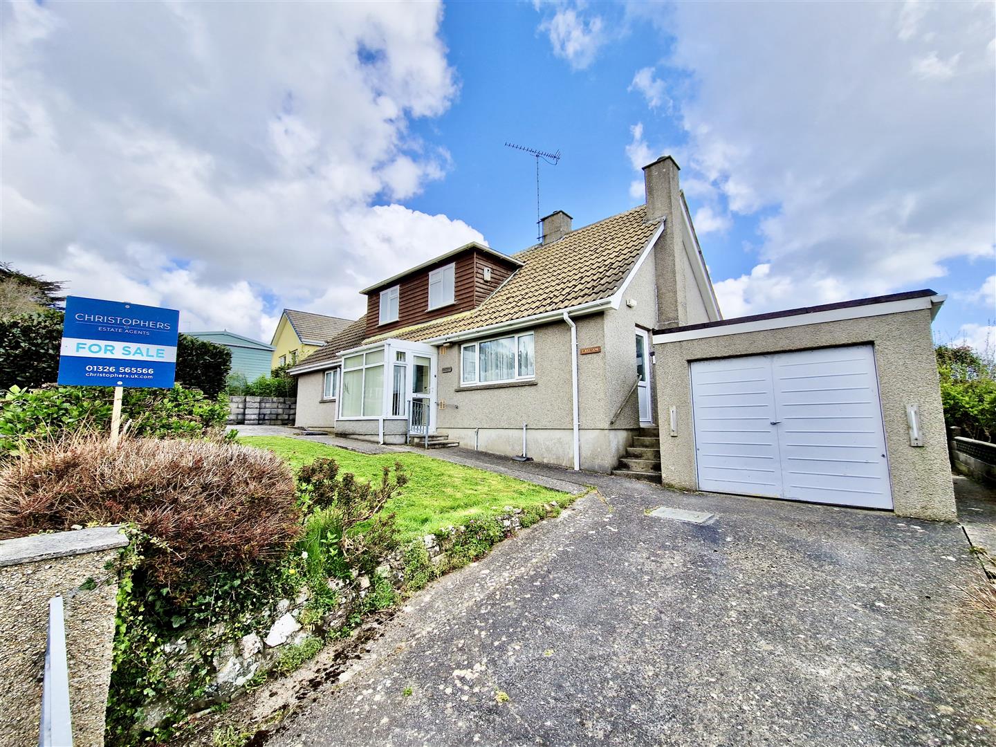 5 bedroom Detached Bungalow for sale in Porthleven