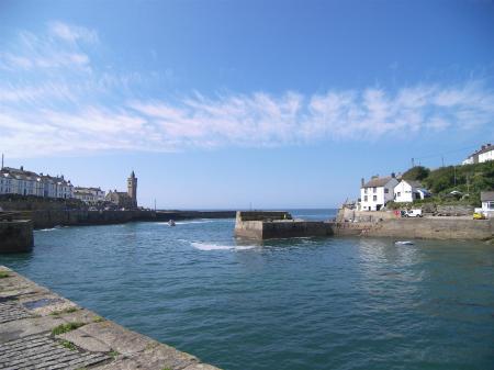 Porthleven Harbour.jpg