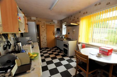 Kitchen/ Dining Room