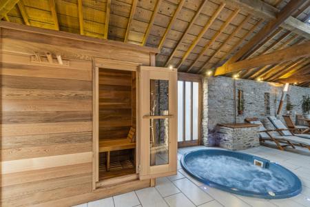 Communal Sauna & Jacuzzi