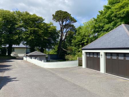 Double Garage & Driveway