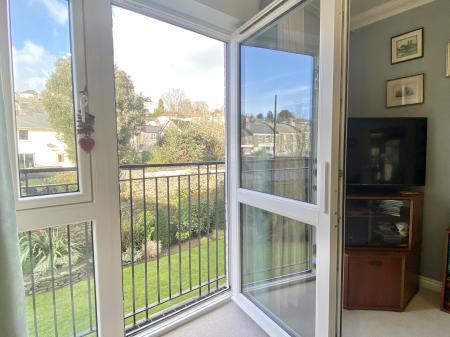 Juliette Balcony