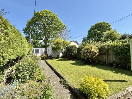 Sunny & Level Rear Garden
