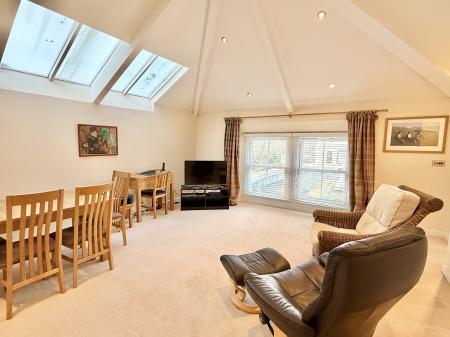 Spacious Sitting/Dining Room