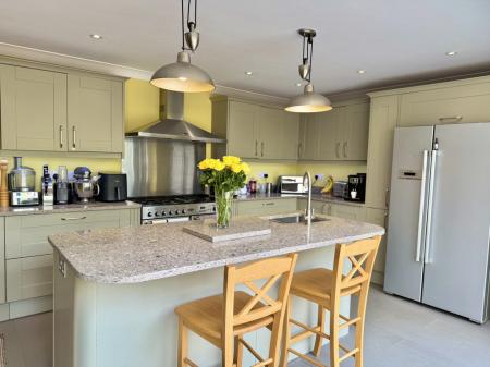 Large Island with Breakfast Bar