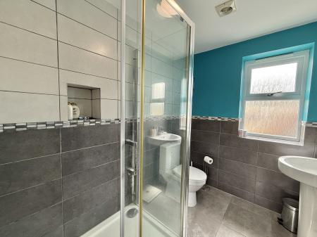 2nd Shower Room