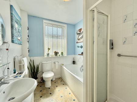 4 Piece Family Bathroom