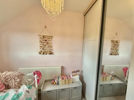 Fitted Wardrobes (Bedroom 3)