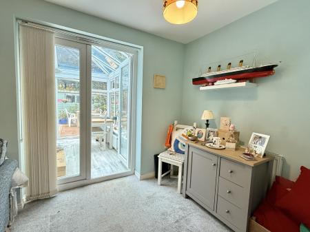 Sitting Room/Dining Area