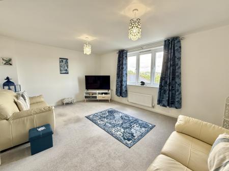 Sitting Room/Bedroom 4