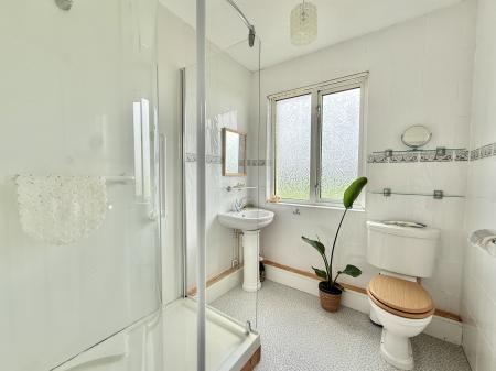 Spacious Shower Room