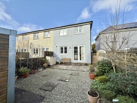 Patio & Gravelled Area