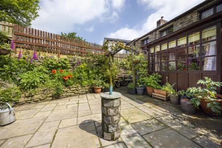 Enclosed Rear Patio Garden