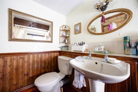 En-Suite Bathroom