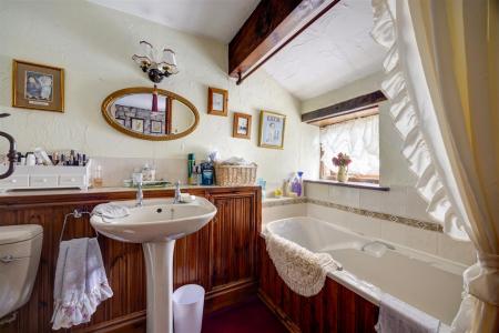 En-Suite Bathroom