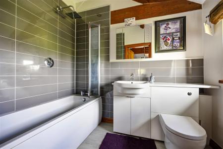 En-Suite Bathroom