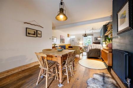 Sitting room/Dining area