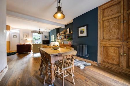 Sitting room/Dining area