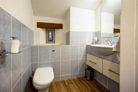 En-suite Cloakroom