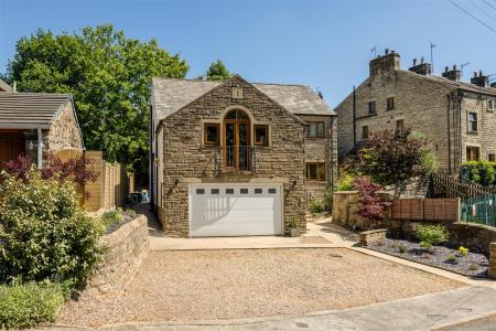 2 Greenfoot Lane