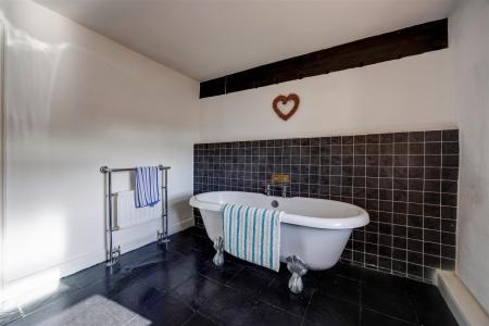 Bath_02.jpg