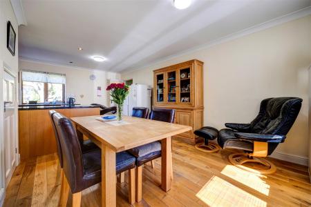 Kitchen_Diner_02.jpg