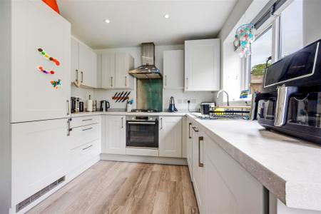 Kitchen_02.jpg