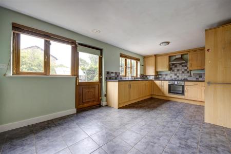 Kitchen_02.jpg