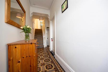 Hall_02.jpg