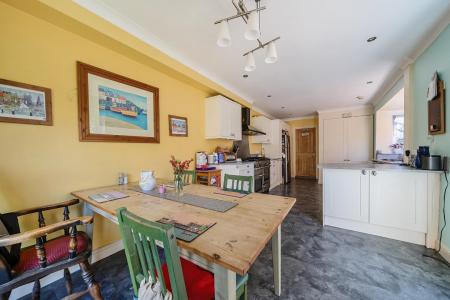 1294907-28-6827517ce6a11-ARW .jpg