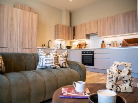 Southsea Show Flat HR-60.jpg