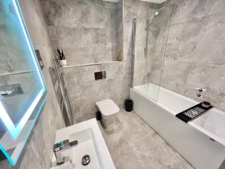 Cambridge Mews- Family Bath.JPG