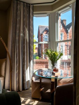 Southsea Show Flat HR-57.jpg