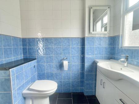 bathroom1.jpg