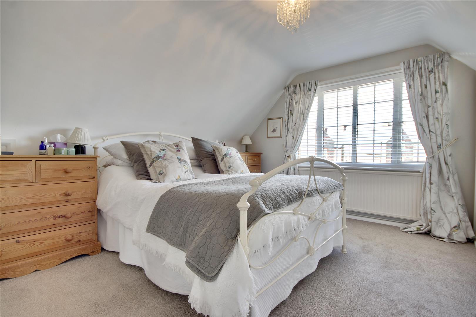 4 bedroom Detached House for sale in Rowlands Castle