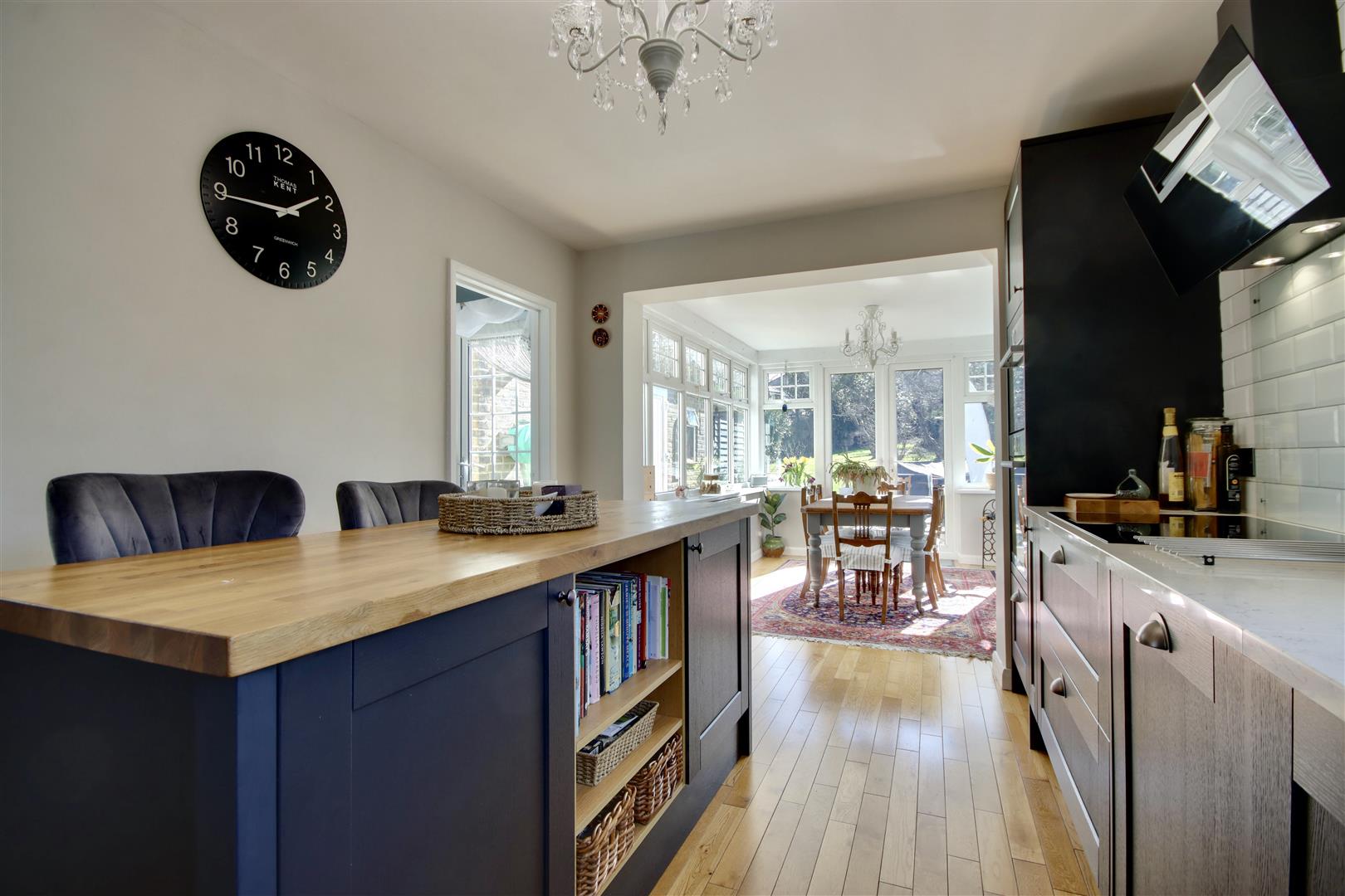 4 bedroom Detached House for sale in Rowlands Castle