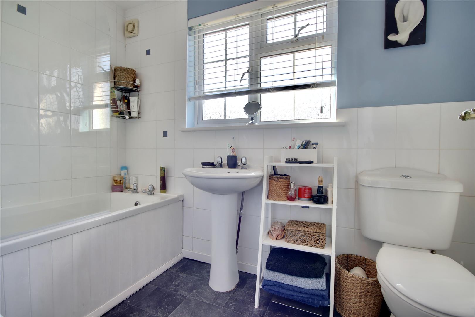 4 bedroom Detached House for sale in Rowlands Castle