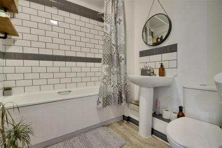 MAIN BATHROOM
