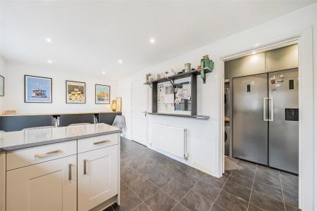 KITCHEN/UTILITY