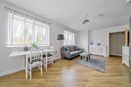 KITCHEN/RECEPTION